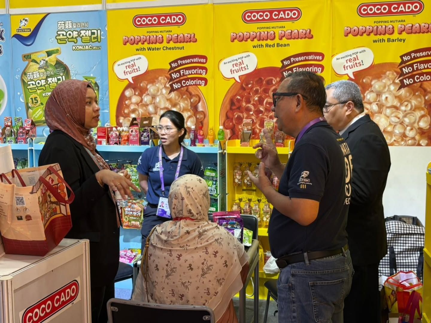 The Canton Fair in China has officially come to an end. We are truly honored to have welcomed Mr. Harris Alwi and the delegation from the Consulate General of Malaysia to our booth. A heartfelt thank you as well to everyone who visited and supported us throughout the exhibition. We look forward to seeing you again at the next event!
