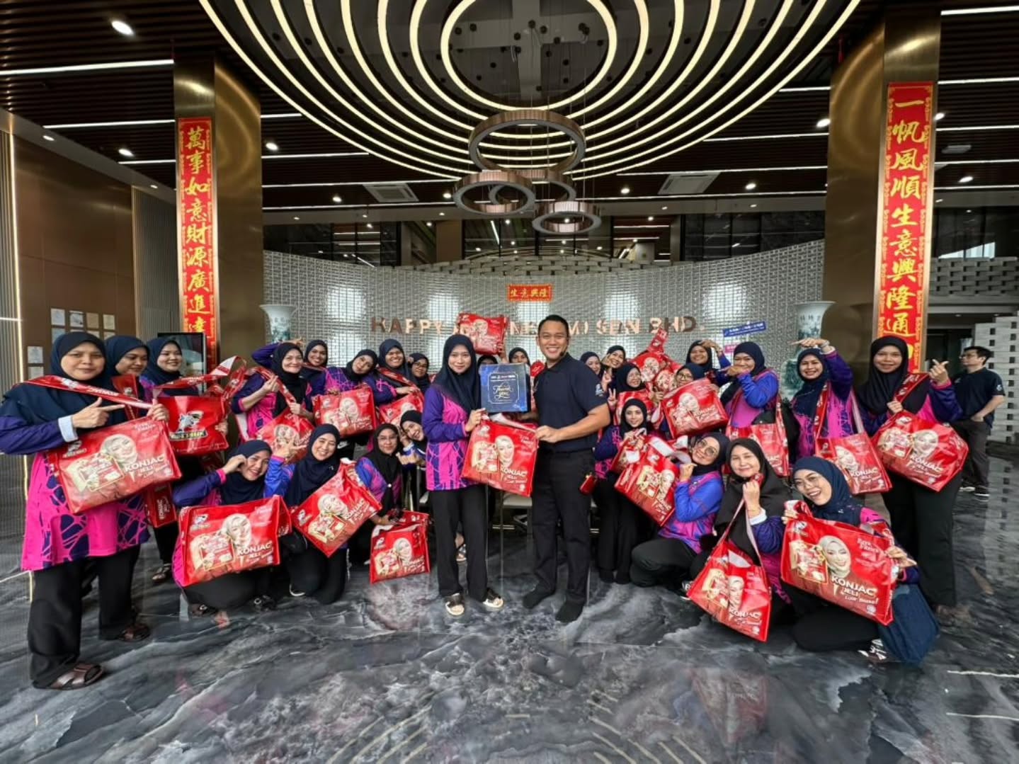 Happy Alliance amat berbesar hati menerima kunjungan daripada Persatuan Keluarga Polis Malaysia (PERKEP). 🎗️ Terima kasih atas kesudian melawat serta sokongan yang diberikan. Semoga kunjungan ini menjalinkan hubungan yang lebih erat dan berpanjangan. 💪🏻✨