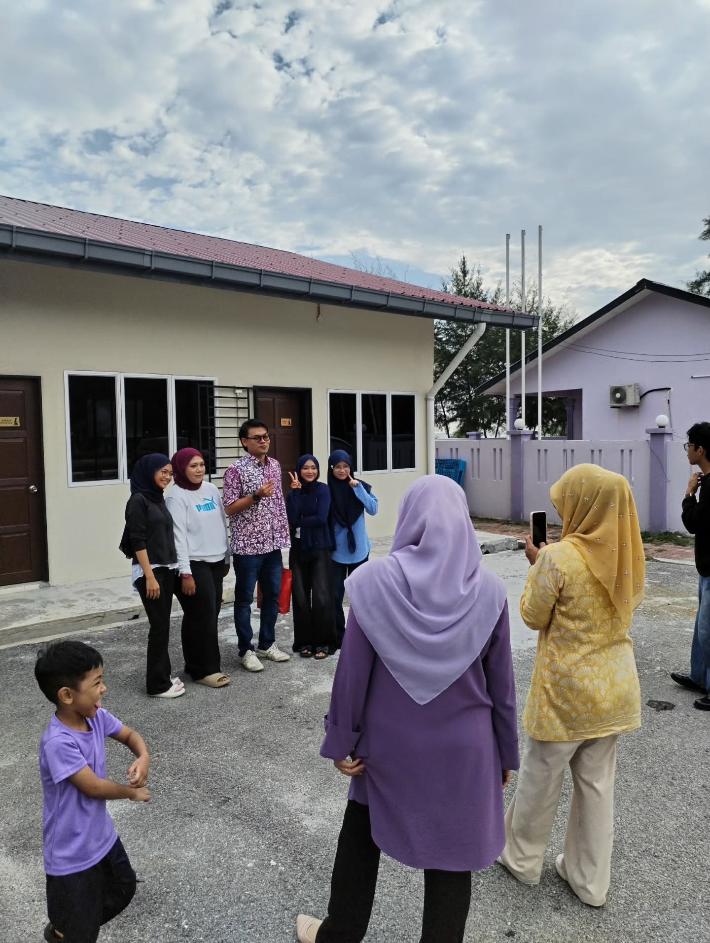 ✨ Program Anak Muda anjuran Pusat Wanita Berdaya Selangor Dun Tanjong Sepat ✨
🧑🏻💼 Talk: Bersama Abg Md Noor
📌 NAK ATAU PERLU? REAL TALK GEN Z
Keperluan atau kehendak dalam kehidupan dunia moden.
Captain Dolphin berbesar hati dapat bersama-sama menjayakan program yang dianjurkan. Semoga setiap perkongsian memberi manfaat dan menjadi inspirasi kepada generasi muda untuk membuat pilihan yang lebih bijak.
Terima kasih atas jemputan dan semoga bertemu lagi! 💙🐬