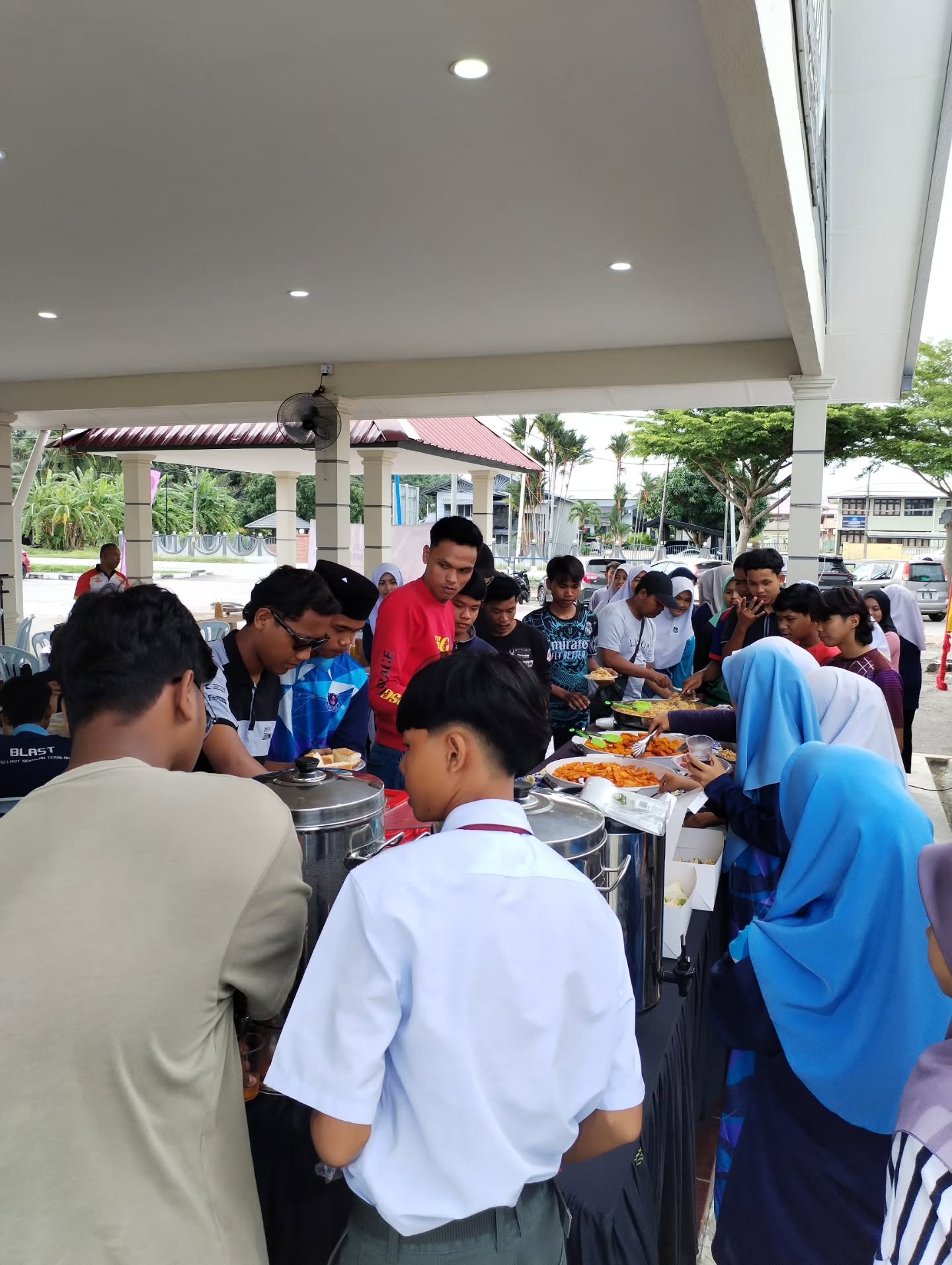 ✨ Program Anak Muda anjuran Pusat Wanita Berdaya Selangor Dun Tanjong Sepat ✨
🧑🏻💼 Talk: Bersama Abg Md Noor
📌 NAK ATAU PERLU? REAL TALK GEN Z
Keperluan atau kehendak dalam kehidupan dunia moden.
Captain Dolphin berbesar hati dapat bersama-sama menjayakan program yang dianjurkan. Semoga setiap perkongsian memberi manfaat dan menjadi inspirasi kepada generasi muda untuk membuat pilihan yang lebih bijak.
Terima kasih atas jemputan dan semoga bertemu lagi! 💙🐬