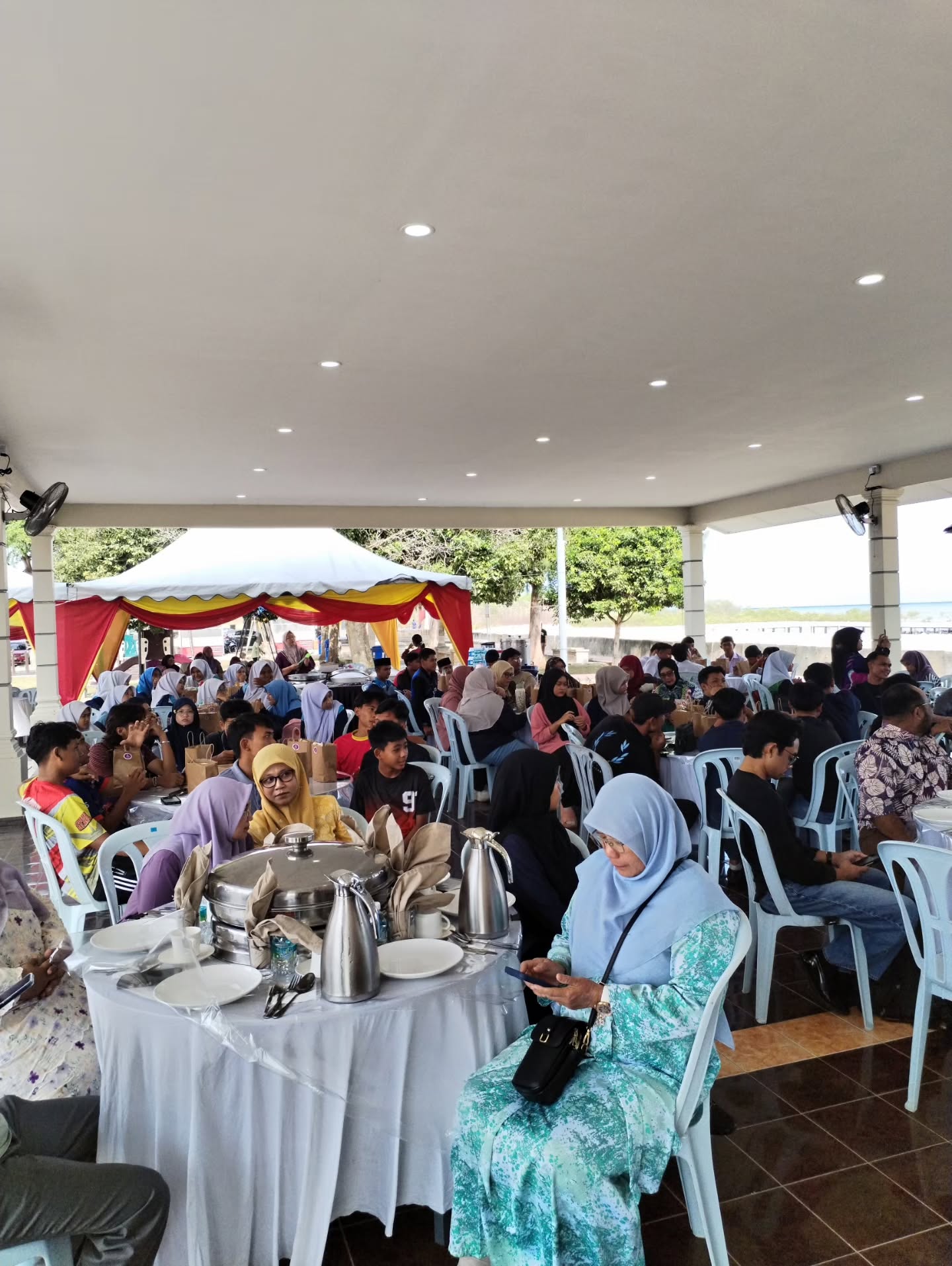 ✨ Program Anak Muda anjuran Pusat Wanita Berdaya Selangor Dun Tanjong Sepat ✨
🧑🏻💼 Talk: Bersama Abg Md Noor
📌 NAK ATAU PERLU? REAL TALK GEN Z
Keperluan atau kehendak dalam kehidupan dunia moden.
Captain Dolphin berbesar hati dapat bersama-sama menjayakan program yang dianjurkan. Semoga setiap perkongsian memberi manfaat dan menjadi inspirasi kepada generasi muda untuk membuat pilihan yang lebih bijak.
Terima kasih atas jemputan dan semoga bertemu lagi! 💙🐬